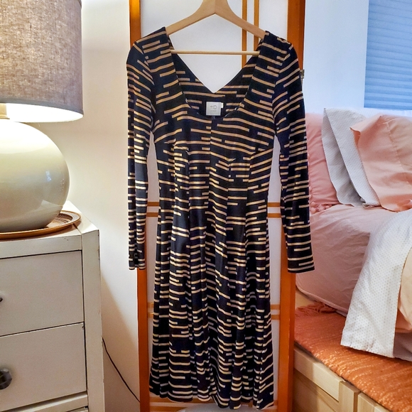 Black and Tan, long-sleeved dress - Picture 2 of 6